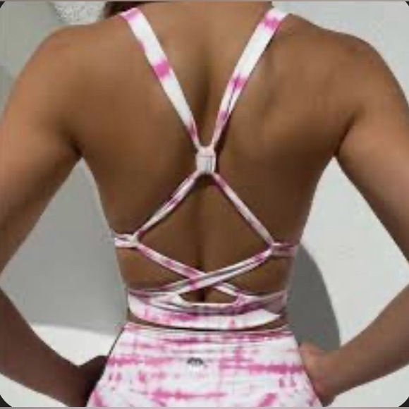 🩷🤍Tiger Mist Sports Bra and Leggings Set🤍🩷 - Picture 3 of 15